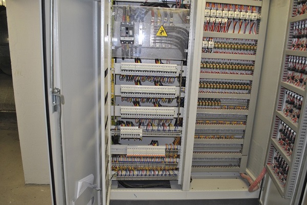 Cận cảnh chiếc tủ điện điều khiển trung tâm tại các công trình lớn